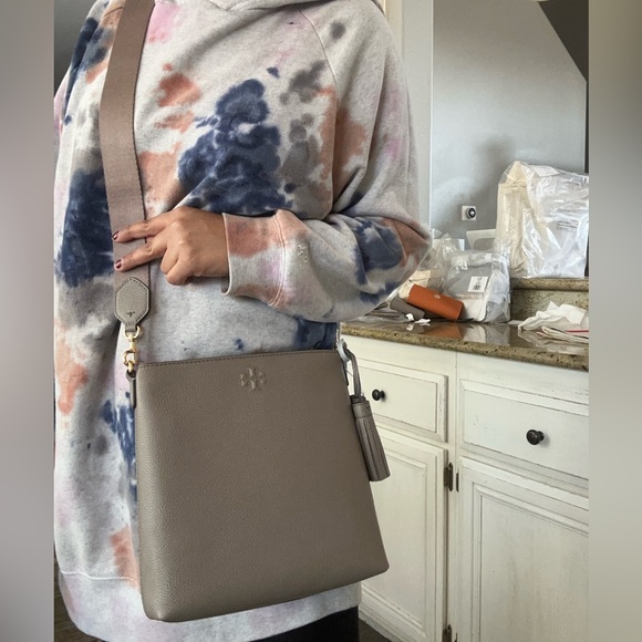 New Tory burch Thea swingpack crossbody/shoulder bag tiramisu color - Picture 11 of 11